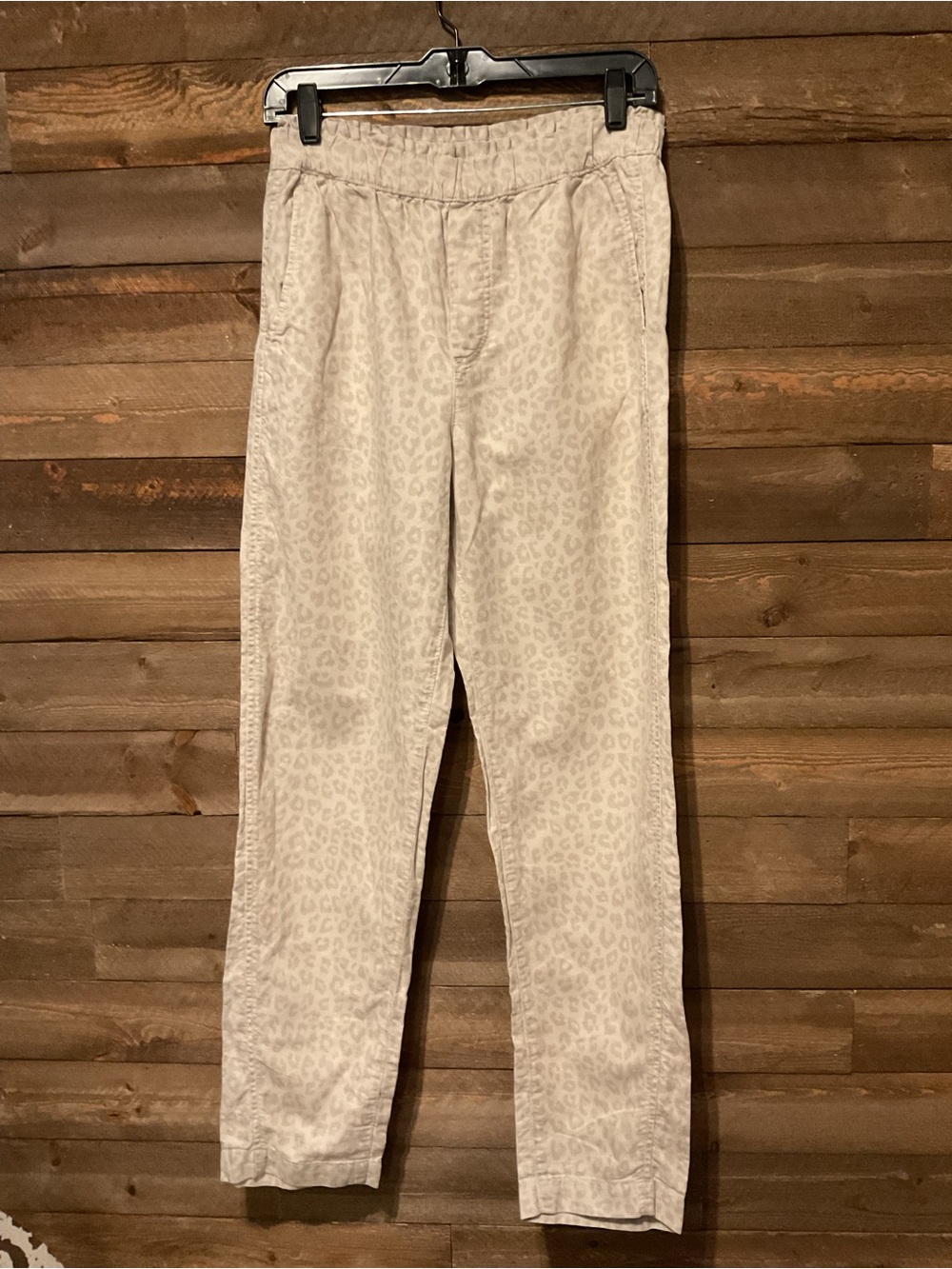 Women’s GAP Khakis Cream And Grayish Leopard Print Pull On Pants Size 4